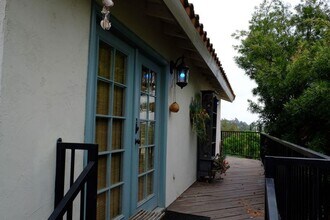6007 Springvale Dr, Unit Highland Resort in Los Angeles, CA - Foto de edificio - Building Photo