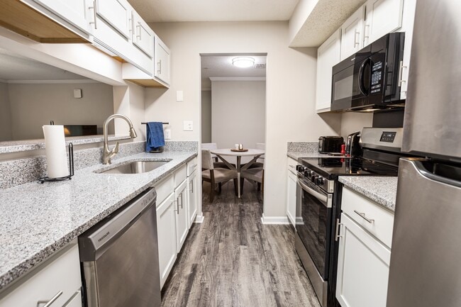 Wellington Manor in Alabaster, AL - Foto de edificio - Building Photo