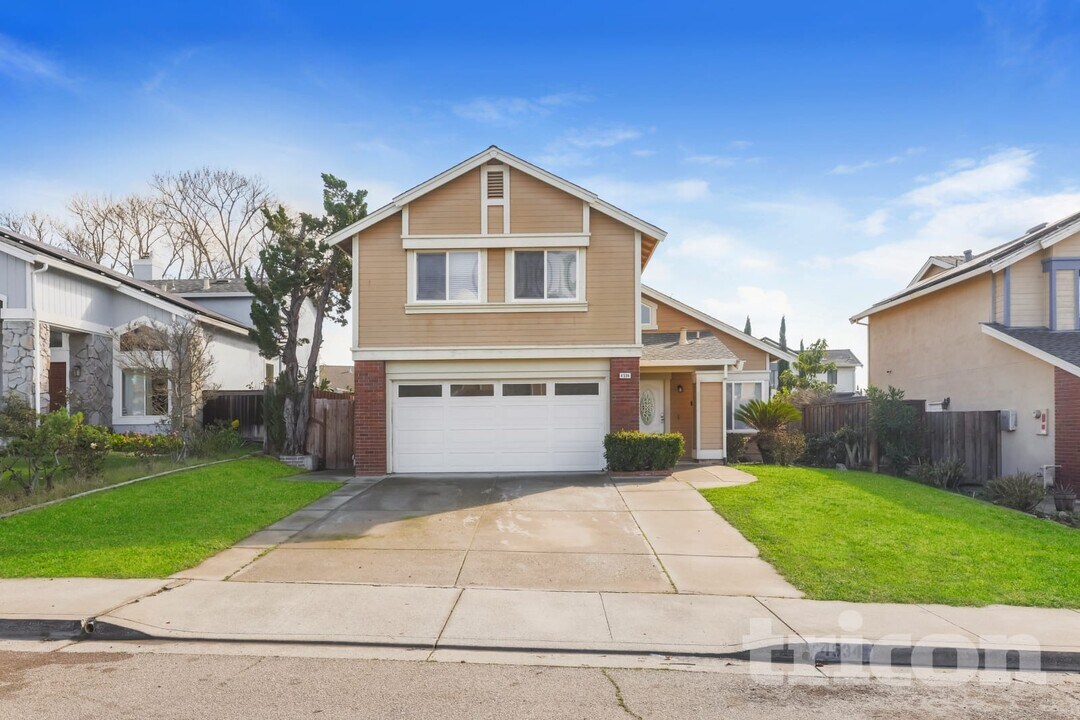 4534 Elkhorn Way in Antioch, CA - Foto de edificio