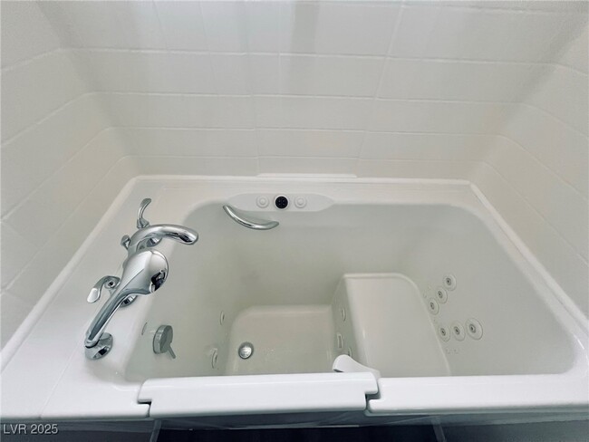 property at 480 Elm Crest Pl
