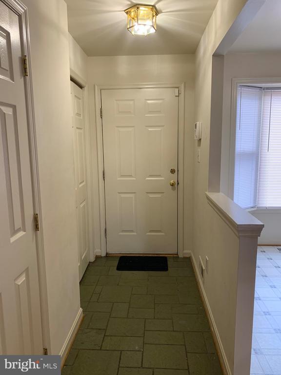 2113 N Tazewell Ct in Arlington, VA - Building Photo - Building Photo