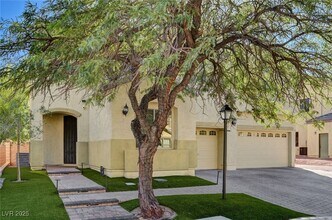 8125 Chestnut Hollow Ave in Las Vegas, NV - Foto de edificio - Building Photo