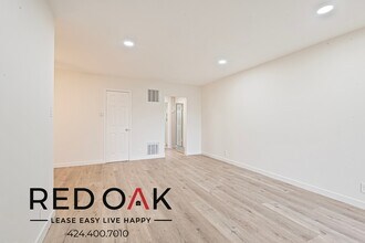 970 Menlo Ave in Los Angeles, CA - Building Photo - Building Photo