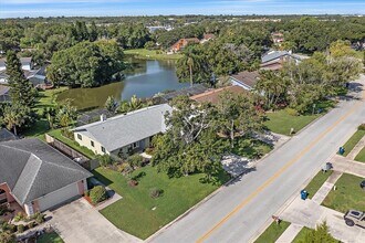 4814 Country Oaks Blvd in Sarasota, FL - Building Photo - Building Photo