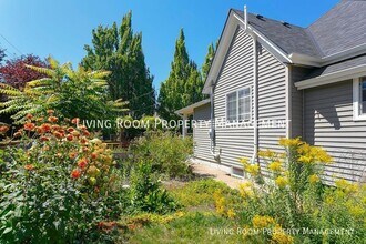 5515 N Bowdoin St in Portland, OR - Building Photo - Building Photo