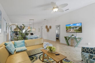 27 Mala Compra Rd in Palm Coast, FL - Building Photo - Building Photo