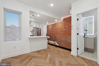 1438 Tasker St in Philadelphia, PA - Foto de edificio - Building Photo