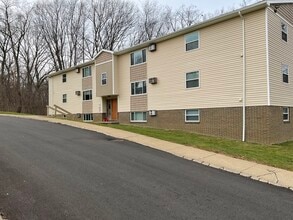 Valley View Apartments in Wooster, OH - Building Photo - Building Photo