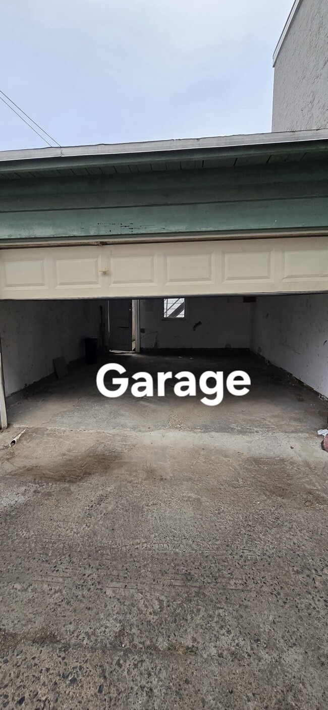 1564 Perkiomen Ave, Unit Apartment Rear