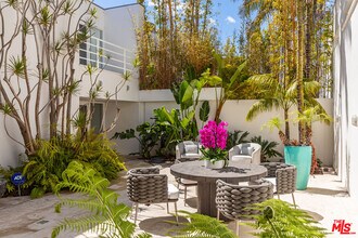 27420 Pacific Coast Hwy in Malibu, CA - Building Photo - Building Photo