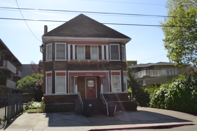 348-352 Jayne Ave in Oakland, CA - Building Photo - Building Photo