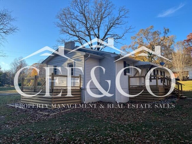 7107 SC-215 in Pauline, SC - Building Photo - Building Photo