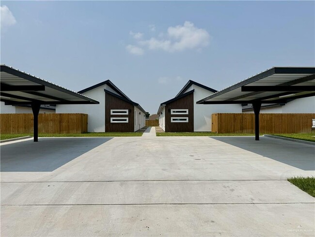 property at 1308 W Platinum Dr