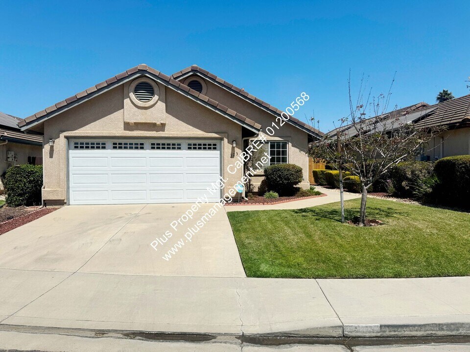 223 Riverside Ct in Santa Maria, CA - Building Photo