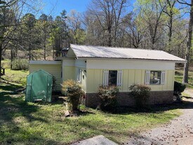 8427 Stemley Bridge Rd in Talladega, AL - Building Photo