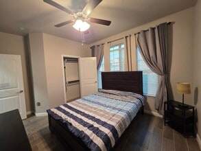 9136 Grovehurst Rd in Fort Worth, TX - Foto de edificio - Building Photo