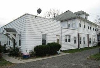 Edgewood Commons in West Berlin, NJ - Building Photo - Building Photo