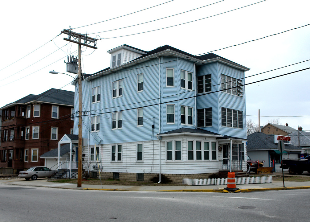 629 Front St in Woonsocket, RI - Building Photo