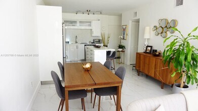 1651 NE 115th St-Unit -17C in Miami, FL - Building Photo - Building Photo