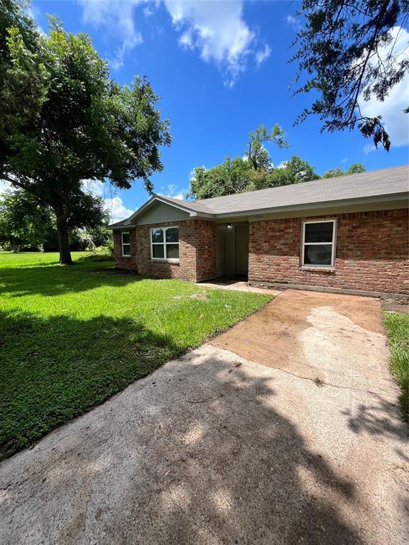 1001 Mac Dr in Sweeny, TX - Building Photo - Building Photo