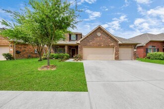 122 Persimmon Dr in Baytown, TX - Building Photo - Building Photo
