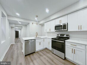 1110 W Lombard St in Baltimore, MD - Foto de edificio - Building Photo
