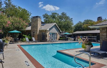 London Park in Dallas, TX - Building Photo - Building Photo