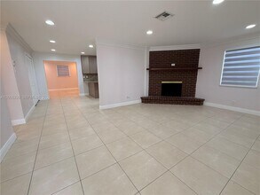 3011 N 74th Way in Hollywood, FL - Foto de edificio - Building Photo