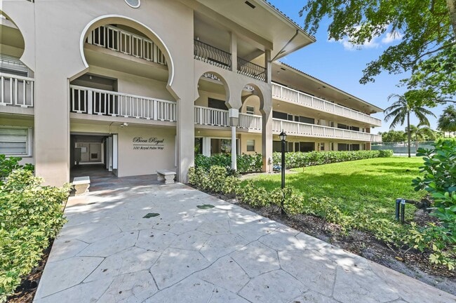 100 Royal Palm Way in Boca Raton, FL - Building Photo - Building Photo