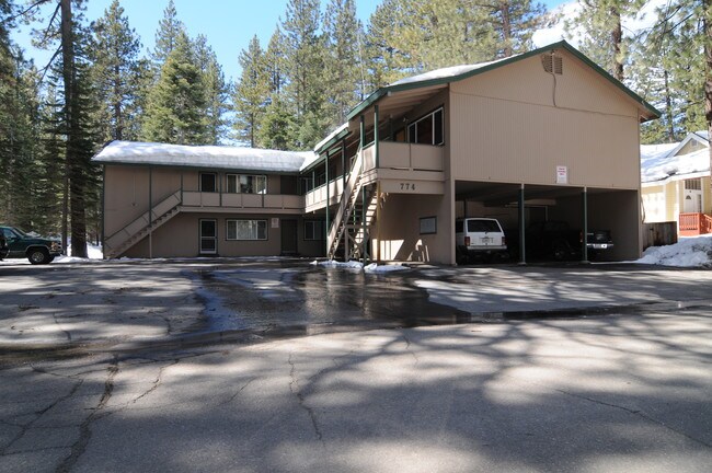 774 Eloise in South Lake Tahoe, CA - Foto de edificio - Building Photo