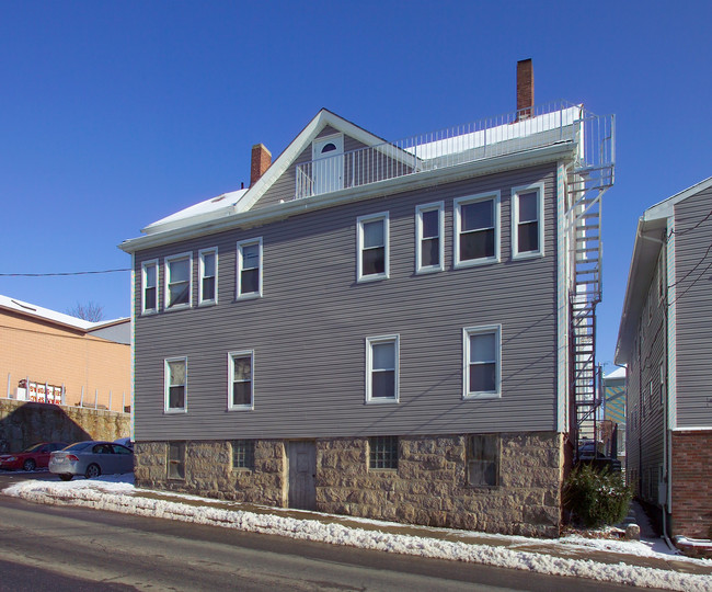 825 Cherry St in Fall River, MA - Building Photo - Building Photo