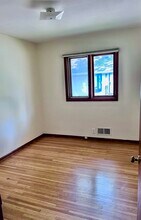 4206 Valley View Rd in Edina, MN - Foto de edificio - Building Photo