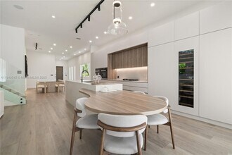 18955 Atlantic Blvd in Sunny Isles Beach, FL - Building Photo - Building Photo
