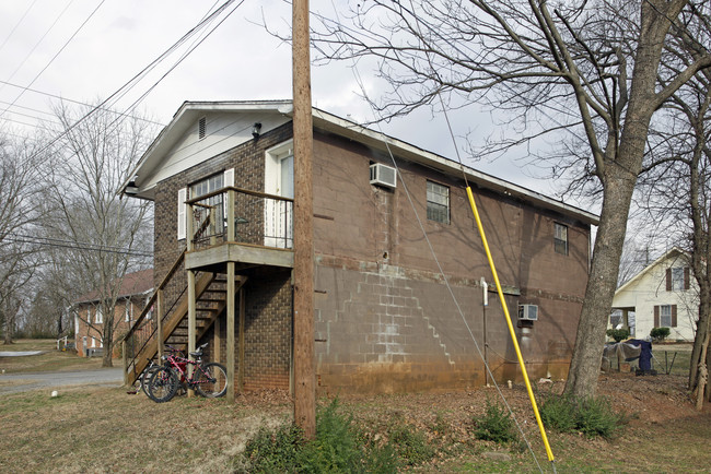 565 Monroe St in Madisonville, TN - Building Photo - Building Photo