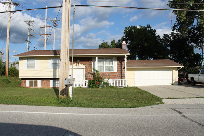 Starlight Apartments in High Ridge, MO - Building Photo - Building Photo