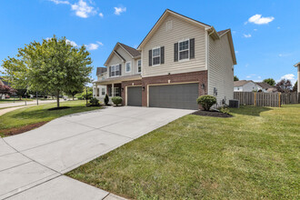 9724 Brooks Dr in McCordsville, IN - Foto de edificio - Building Photo