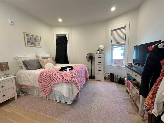 633 E 8th St, Unit 3 in Boston, MA - Building Photo - Building Photo