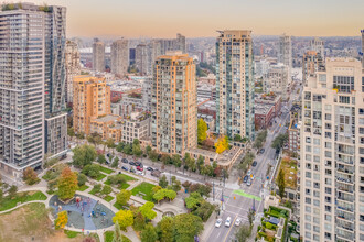 Park Plaza in Vancouver, BC - Building Photo - Building Photo