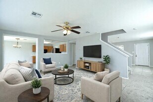 102 Blanco Woods Blvd in Elgin, TX - Building Photo