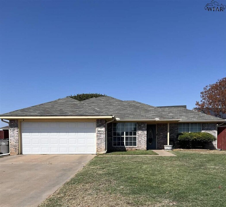 4 Blue Star Ct in Wichita Falls, TX - Building Photo