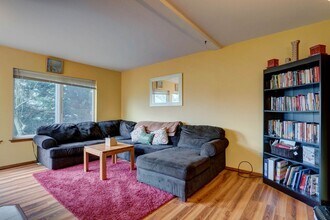 1250 SW Heller St in Oak Harbor, WA - Building Photo - Building Photo