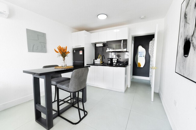 1070 NW 193rd St in Miami Gardens, FL - Building Photo - Building Photo