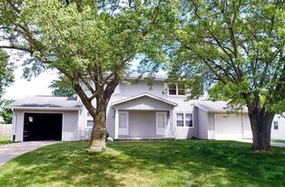 3439 Hillandale Rd in Davenport, IA - Building Photo