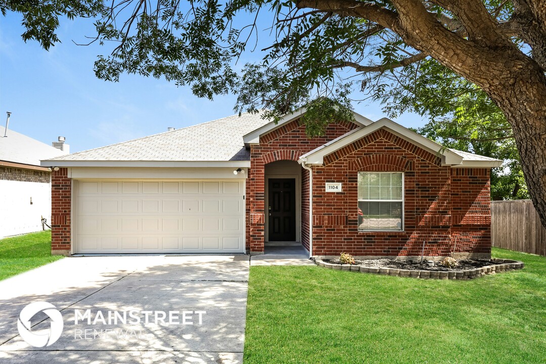 1104 Cumberland Dr in Forney, TX - Building Photo