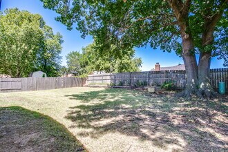 1521 E Main St in Moore, OK - Building Photo - Building Photo