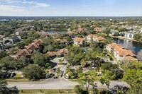 Lakeview Oaks in Tampa, FL - Foto de edificio - Building Photo