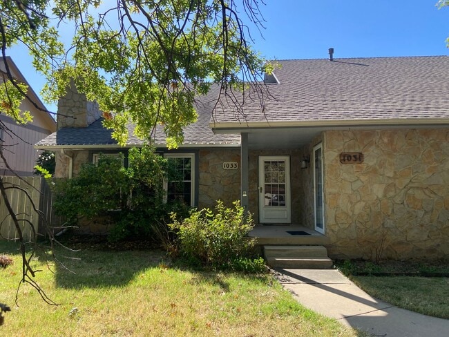 1033 E Redwood Rd in Derby, KS - Building Photo - Building Photo