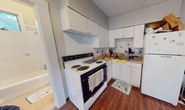 8A Forest St, Unit 2A in Cambridge, MA - Building Photo - Building Photo