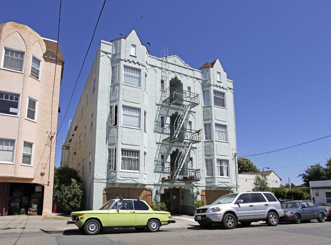 Chestnut Apartments in Berkeley, CA - Foto de edificio - Building Photo