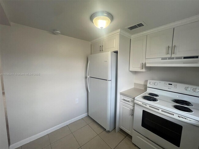 50 W 31st St in Hialeah, FL - Building Photo - Building Photo